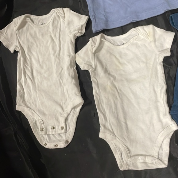 0-9 Months Baby 5 Bodysuits and 3 shirts bundle - Picture 8 of 9